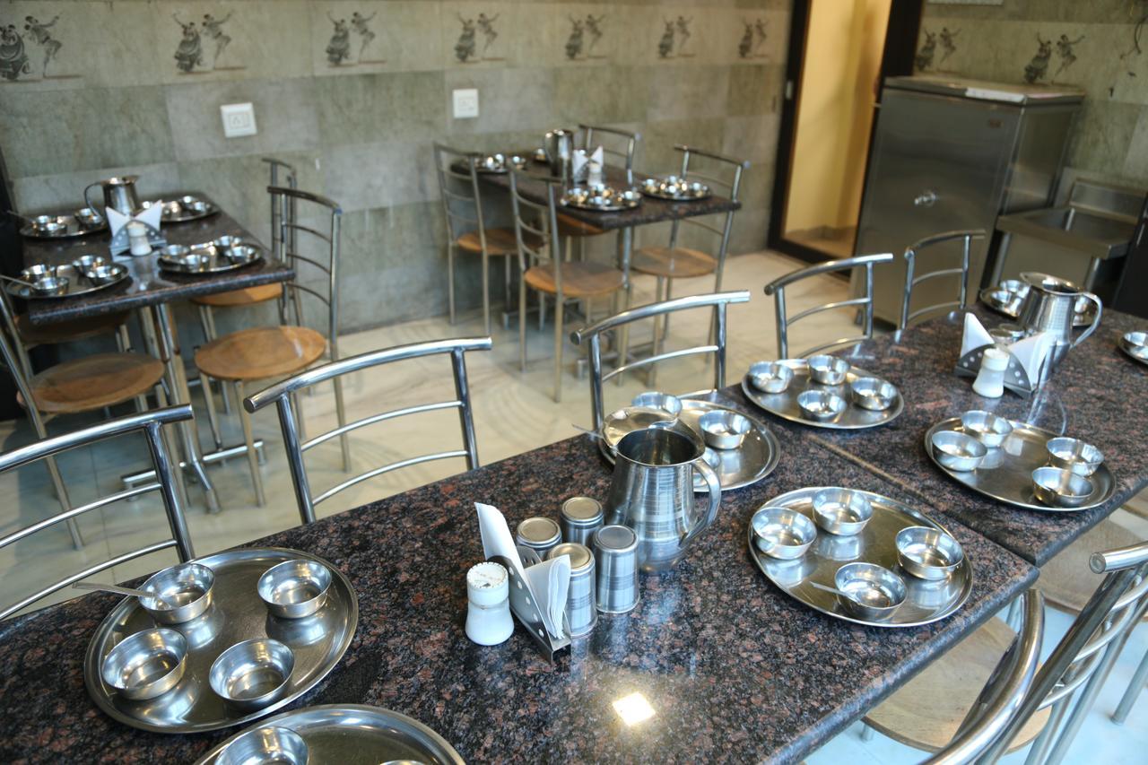Hotel Heena Plaza Ābu Road Kültér fotó